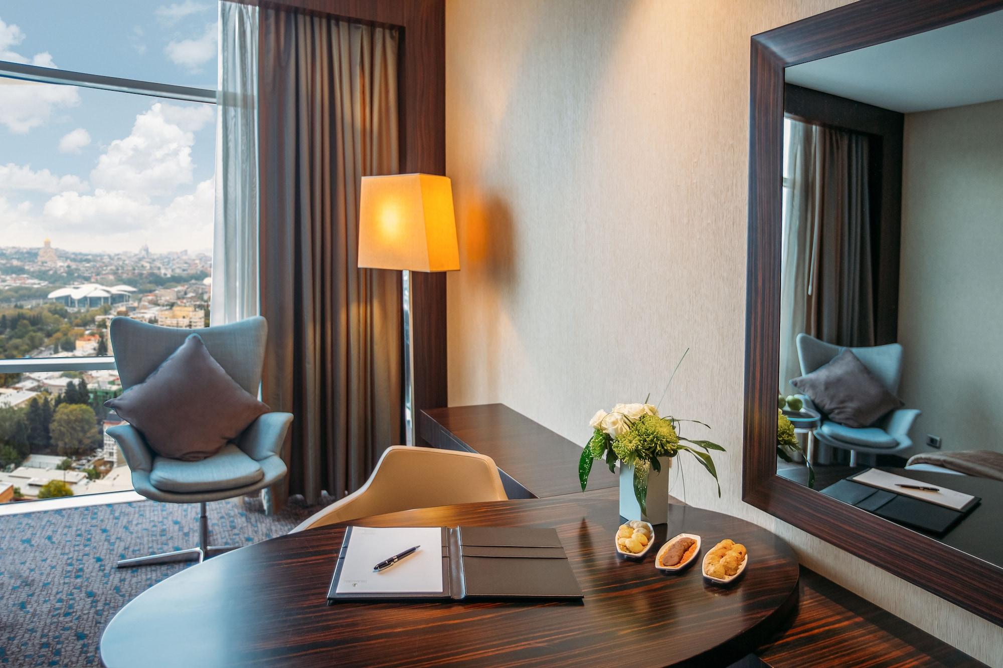 The Biltmore Tbilisi Hotel Eksteriør bilde Executive Suite