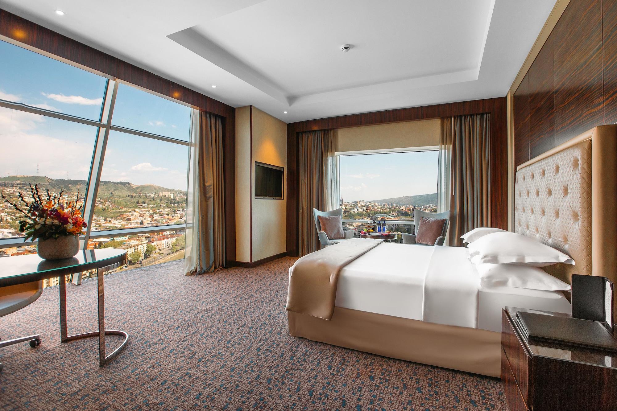 The Biltmore Tbilisi Hotel Eksteriør bilde Executive Suite