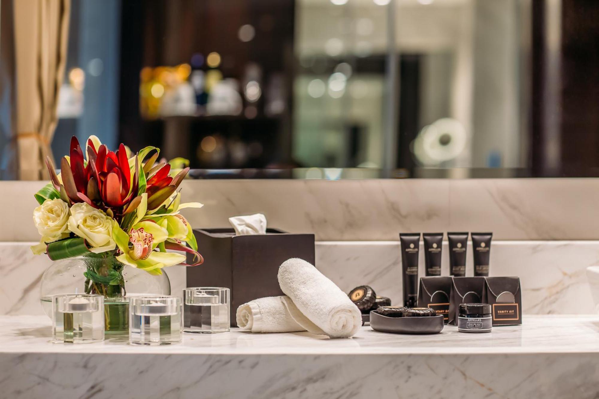 The Biltmore Tbilisi Hotel Eksteriør bilde Bathroom amenities