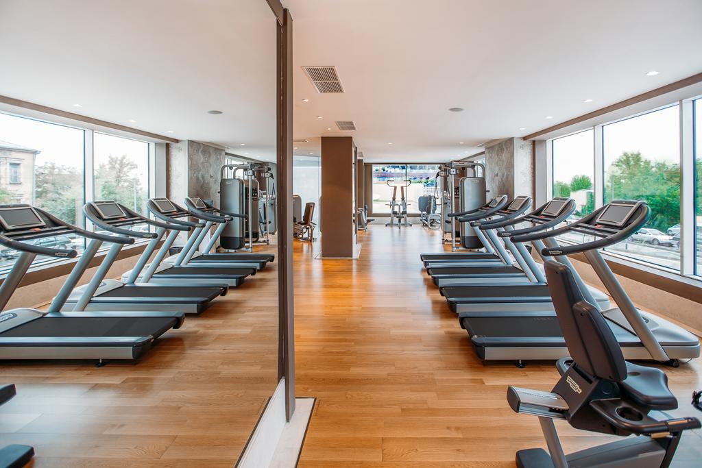 The Biltmore Tbilisi Hotel Eksteriør bilde The gym at the hotel