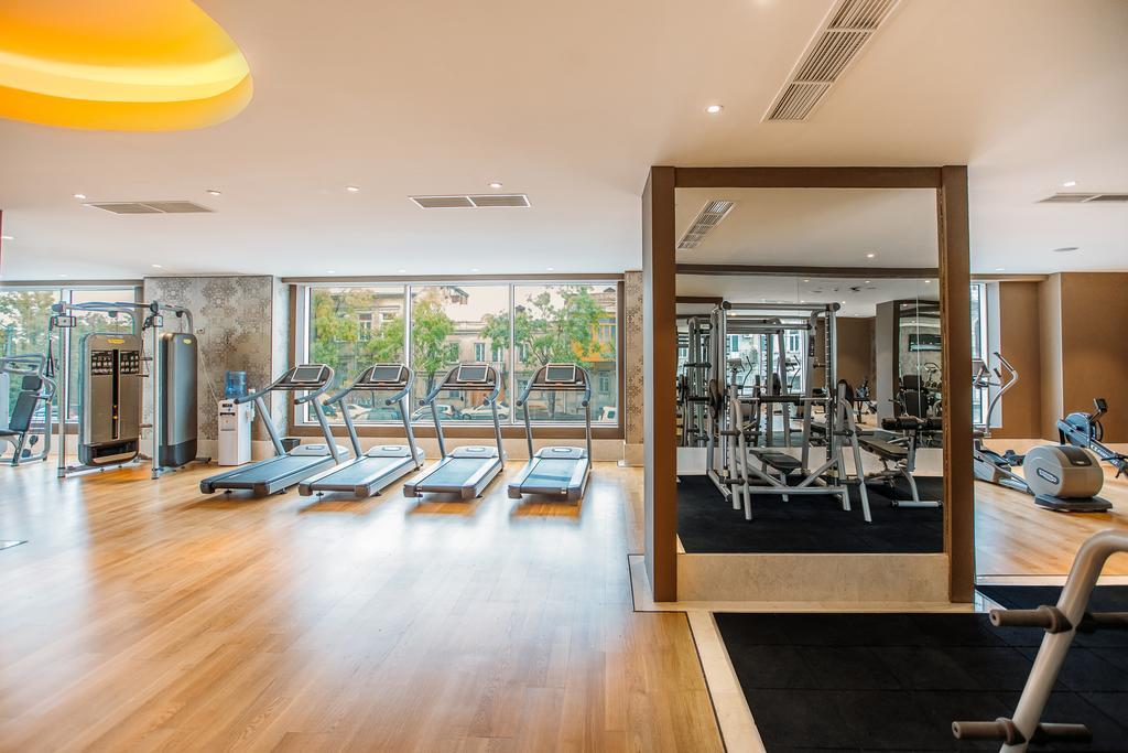 The Biltmore Tbilisi Hotel Eksteriør bilde The gym at the hotel