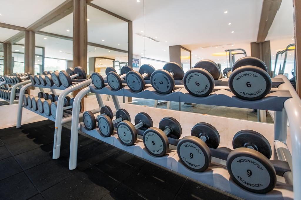 The Biltmore Tbilisi Hotel Eksteriør bilde Dumbbells on a rack