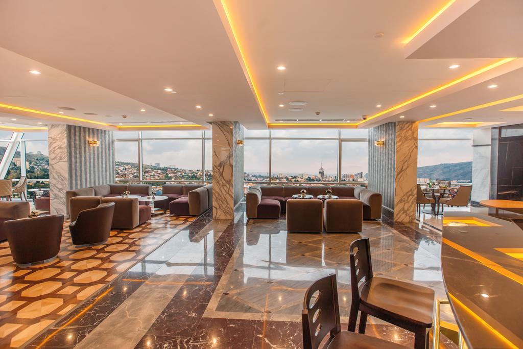 The Biltmore Tbilisi Hotel Eksteriør bilde The lounge at the hotel