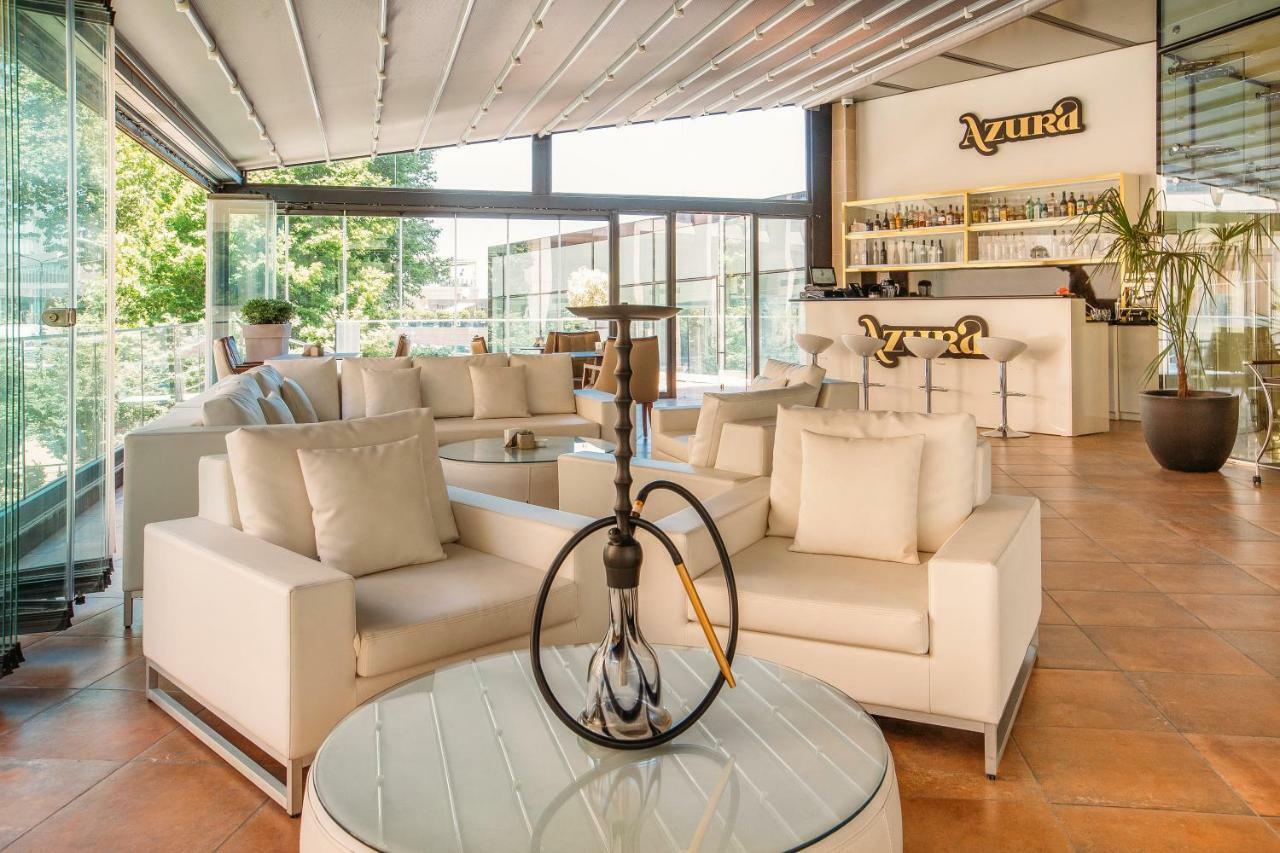 The Biltmore Tbilisi Hotel Eksteriør bilde A hookah in a lounge